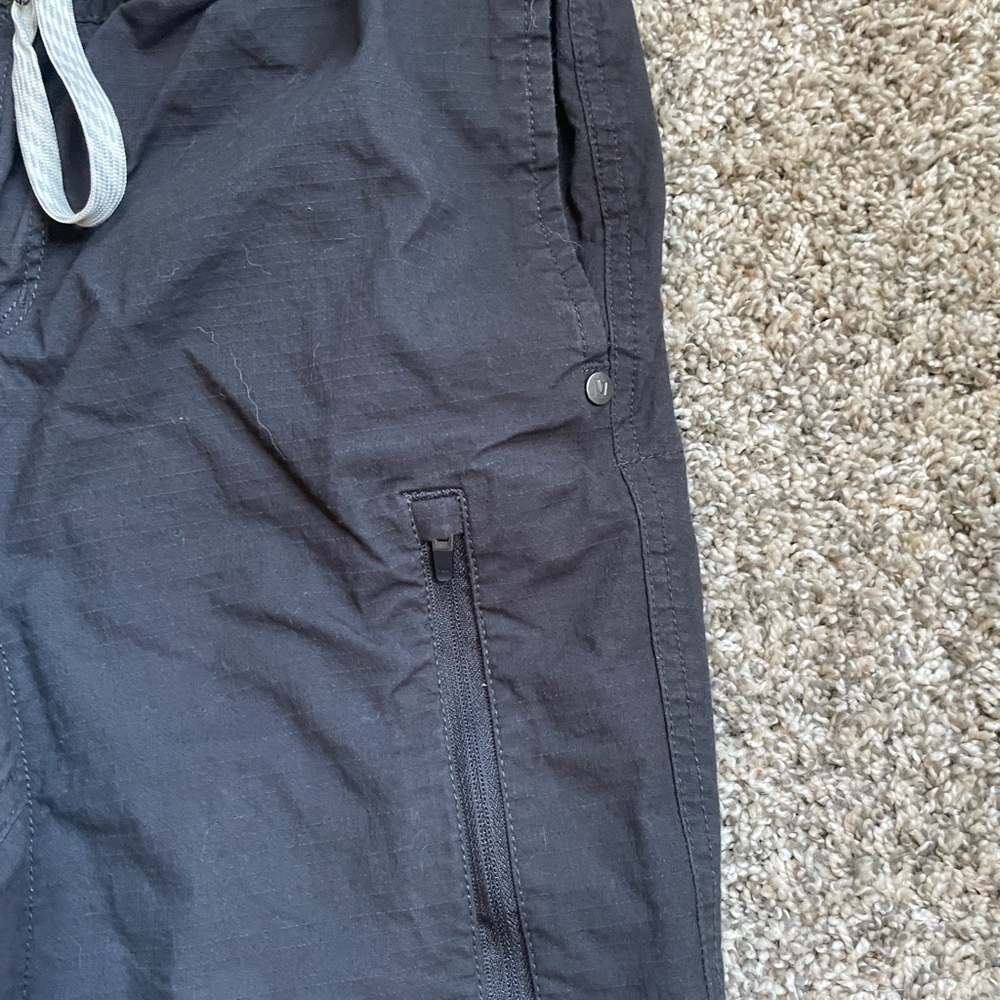Vuori Men’s Ripstop Climber in Sz M inseam 30” in gently used condition - Picture 9 of 9